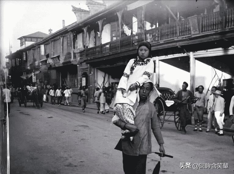 变态的纳粹德国，*光脱**犹太人女人衣服，集体*杀屠**!2