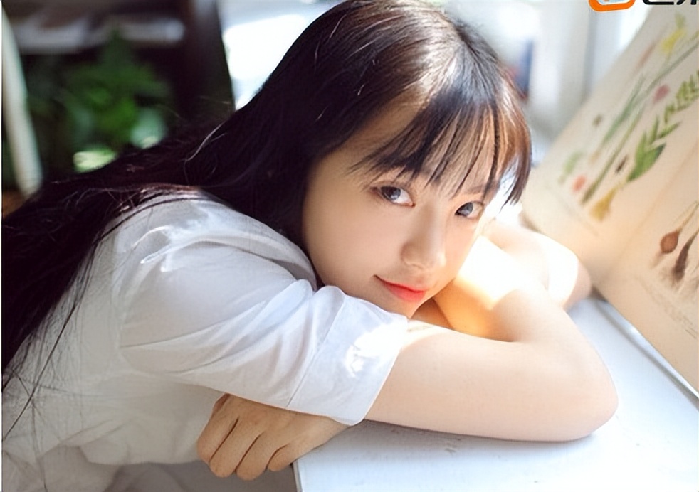 武大校花饰演最恶毒女配，作恶太多终食恶果，杀了情人后自杀