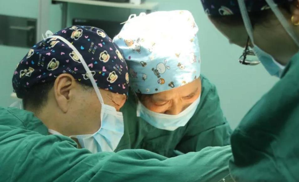 21岁女子确诊宫颈癌痛哭自责,23岁女子外阴癌前病变