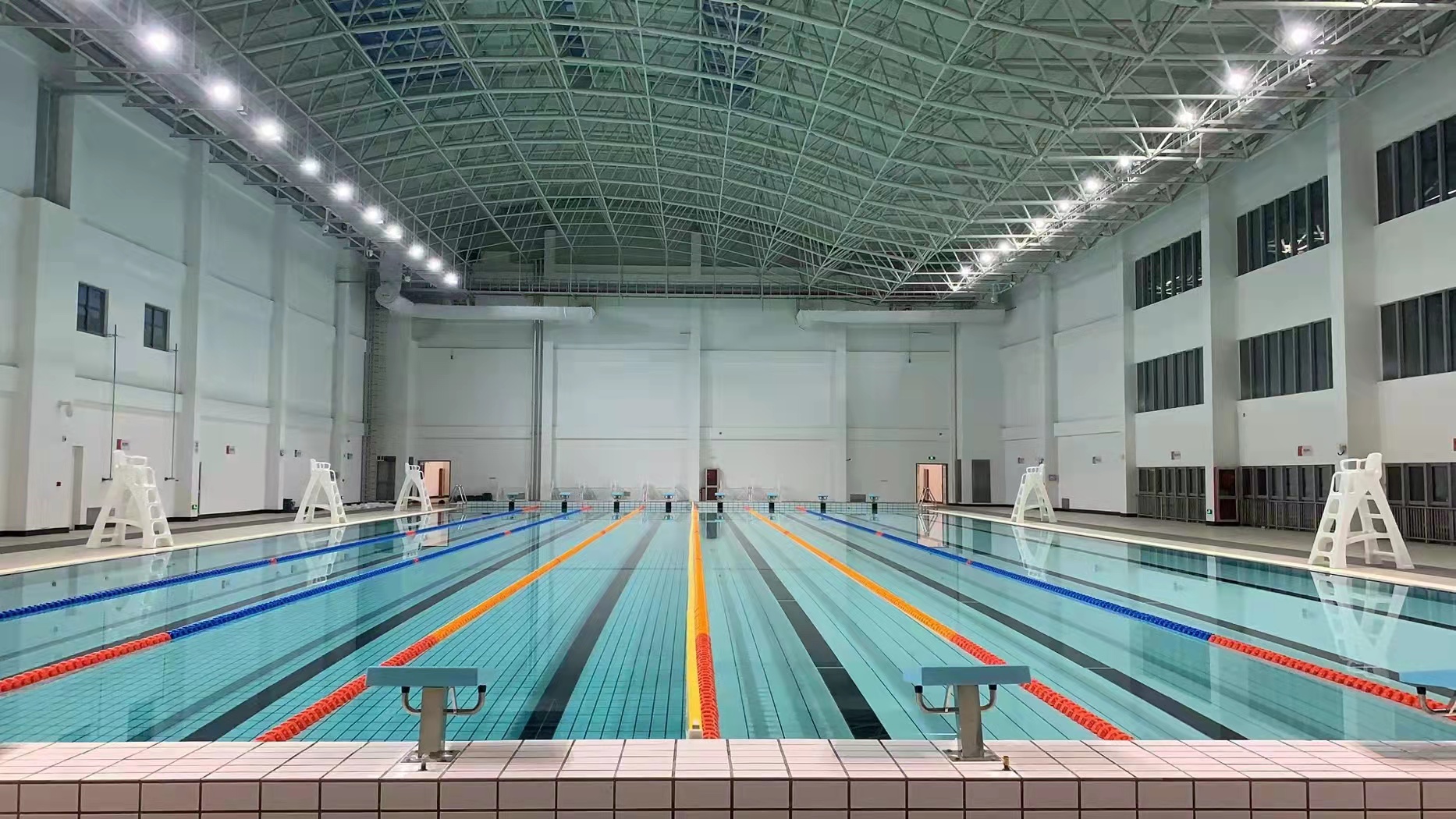 又一大学灯光项目改造完成！这家国货之光体育灯品牌有何过人之处