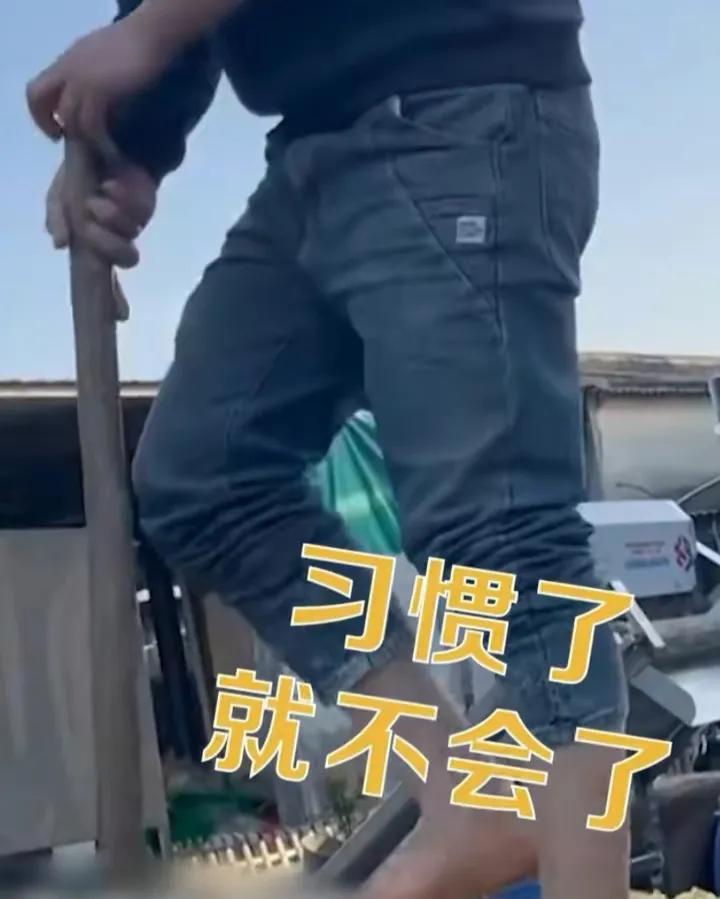 厂房中气味扑鼻老板称能把老鼠熏跑