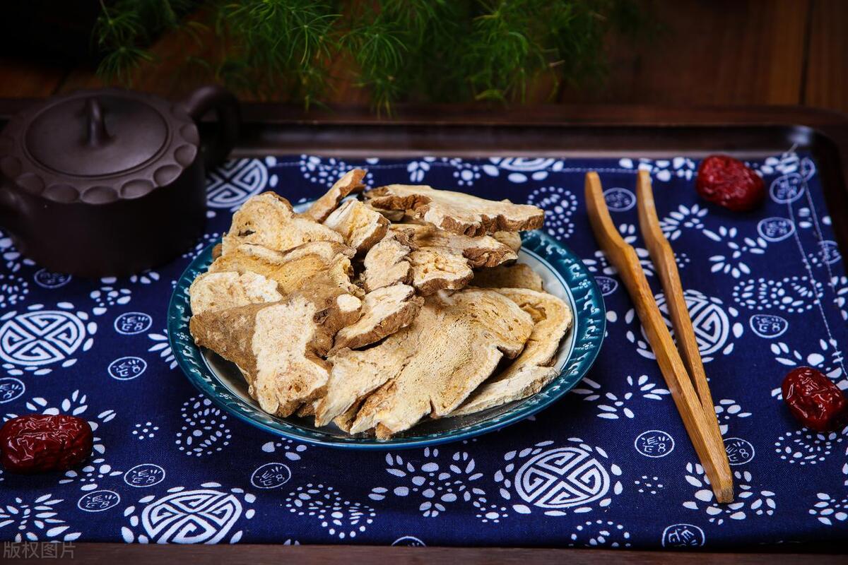 湿热脸上长痘痘的原因和解决方法,痰湿湿热脸上长硬痘