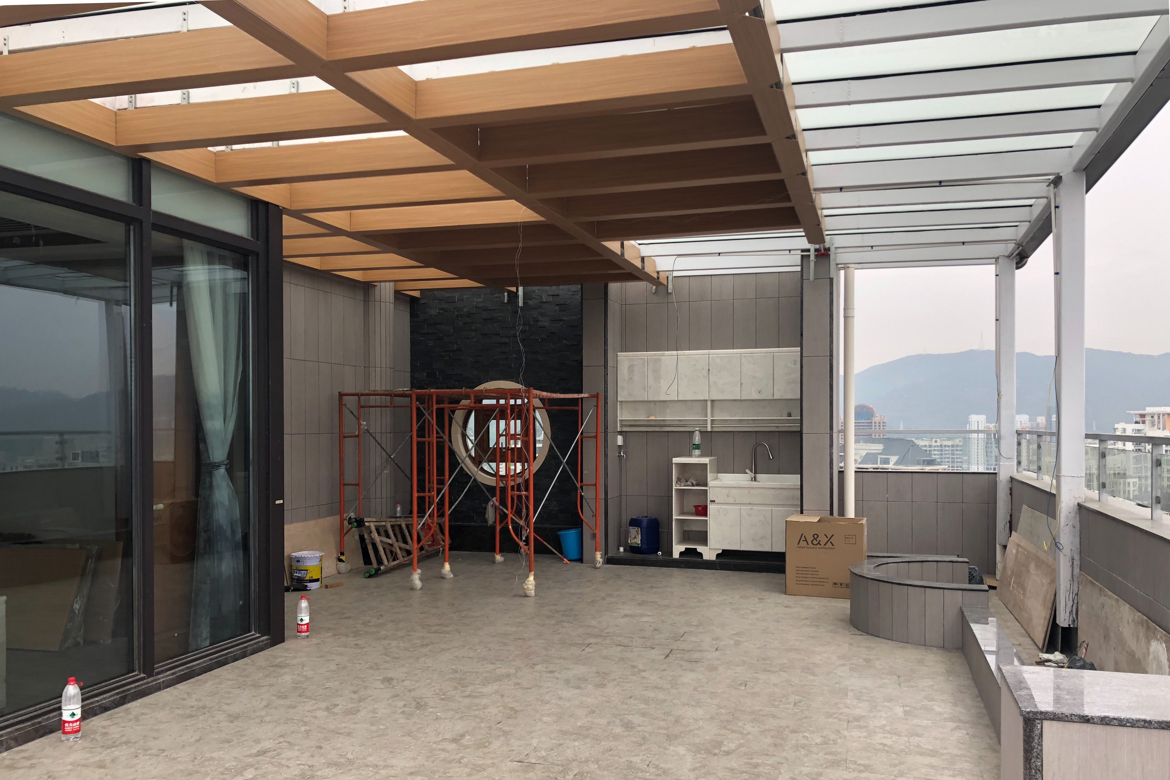 顶楼漏水为什么还有人买,顶楼漏水低层业主需要承担费用吗