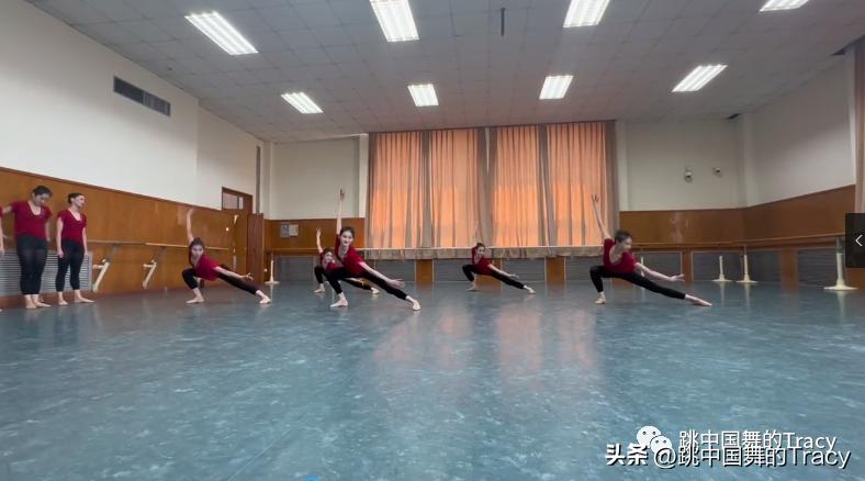 从小控制到腰再到大翻身,每一段身韵都那么美