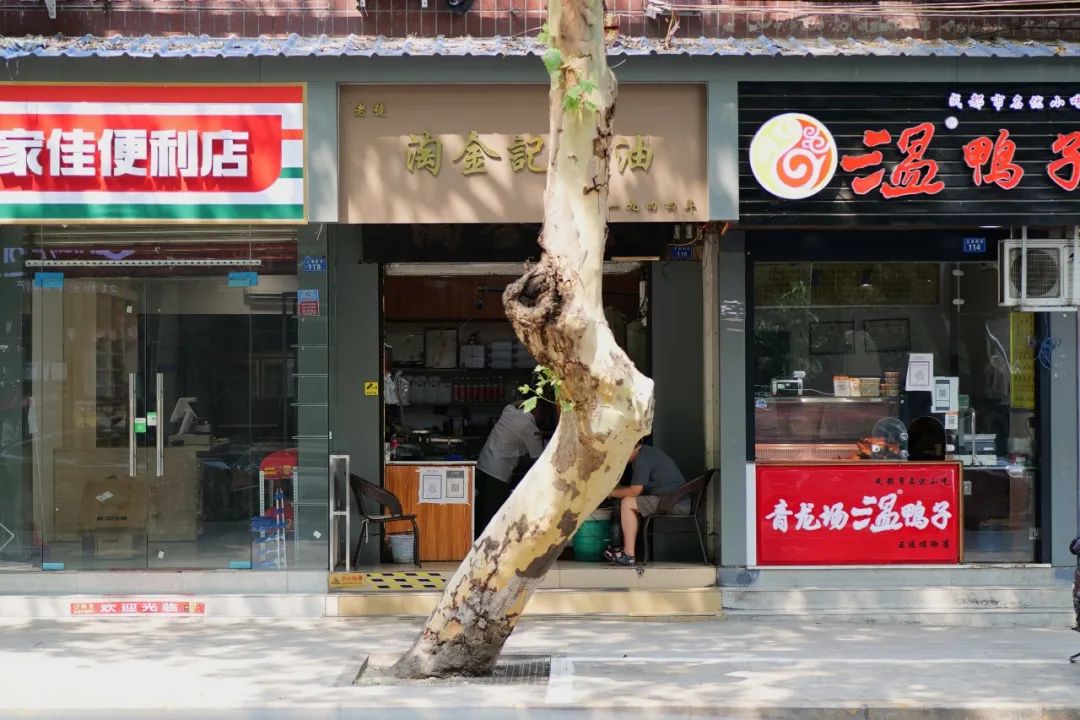 成都人吃火锅用的香油是什么油,成都吃火锅的香油是哪一种种类