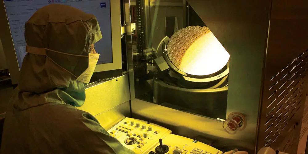 iPhone链复工落空;存储需求弱;张忠谋再炮轰美国半导体制造;