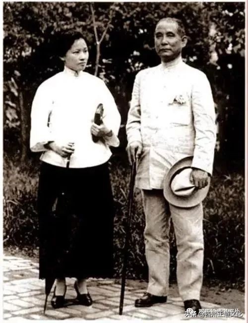 老照片纪念宋庆龄诞辰129周年