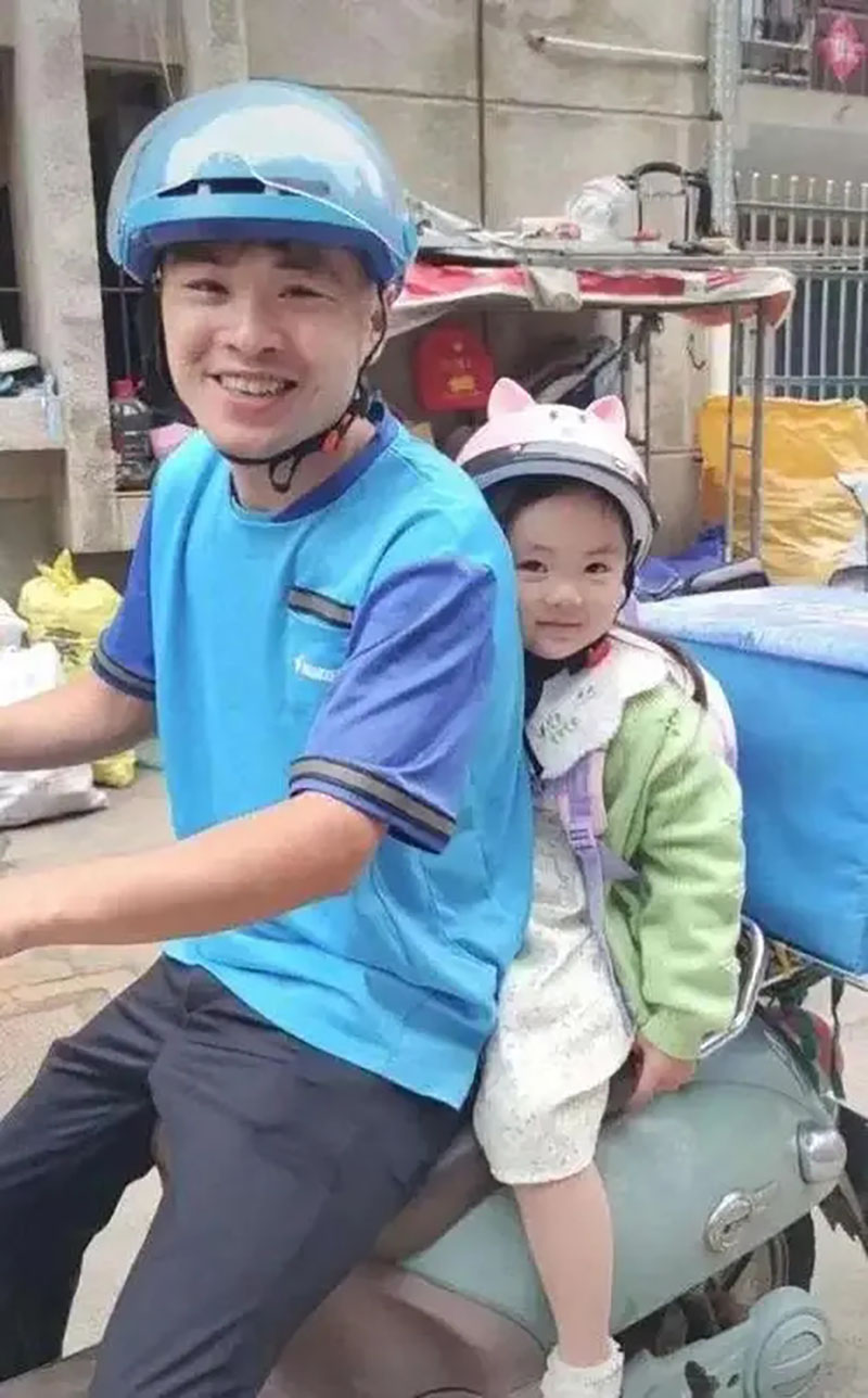 90后小伙带女儿送外卖,送外卖小伙带六个月的女儿