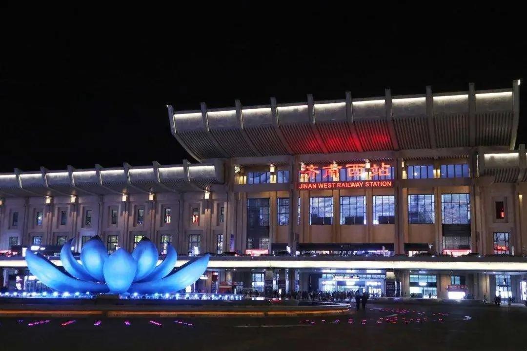 *安泰**女子每天坐高铁来往济南上下班，有人说折腾，有人觉得划算