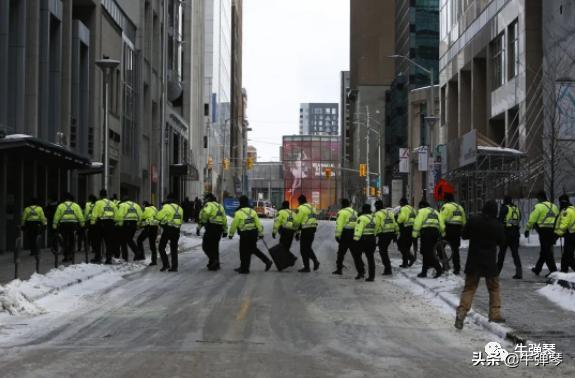 加拿大乱了，首都进入紧急状态