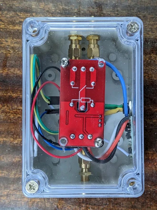 两部SDR接收器之间远程遥控切换天线和音频，解决多频点接收痛点