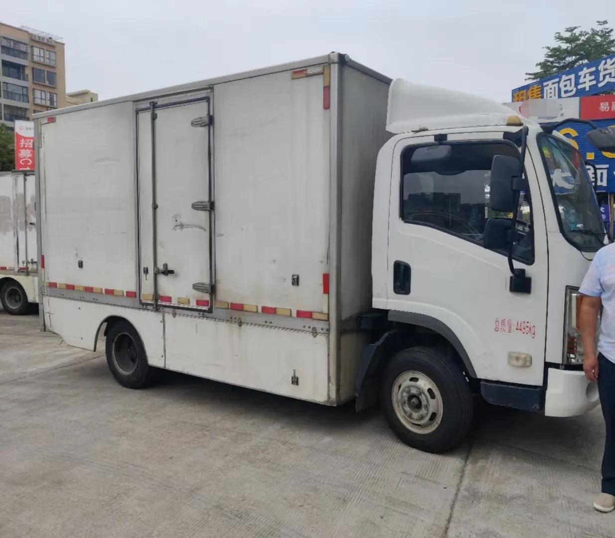 深圳新能源4.2米厢式货车出租,广州新能源4.2米货车租赁带尾板