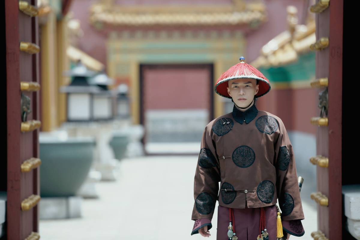 乾隆留给和珅保命圣旨,侍卫救了乾隆乾隆问你要何赏赐