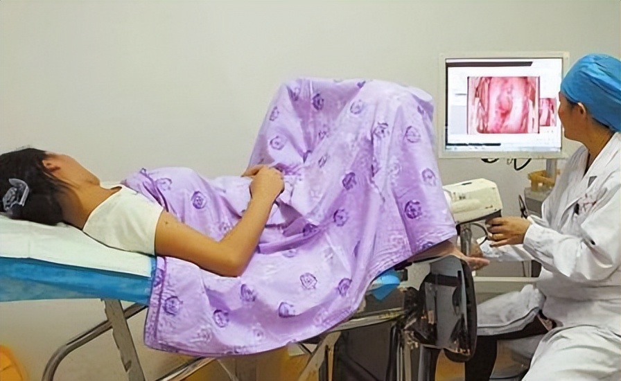 裤子脱到膝盖的检查,裤子脱到了膝弯处检查