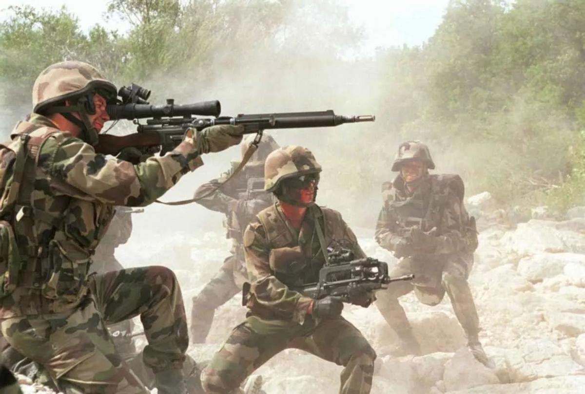 普京该向美国求和?早在70年前,彭德怀就说过向美国服软的后果