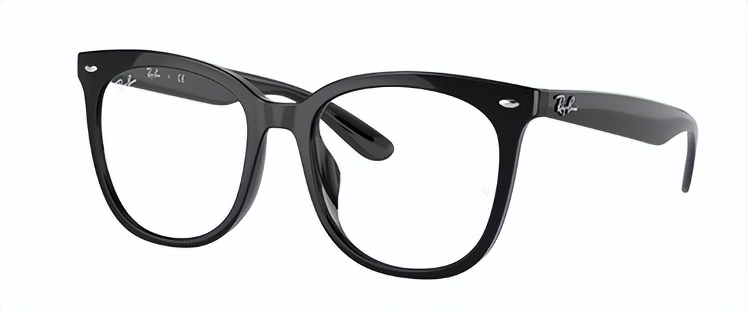 雷朋宣布刘雨昕出任大中华区品牌代言人