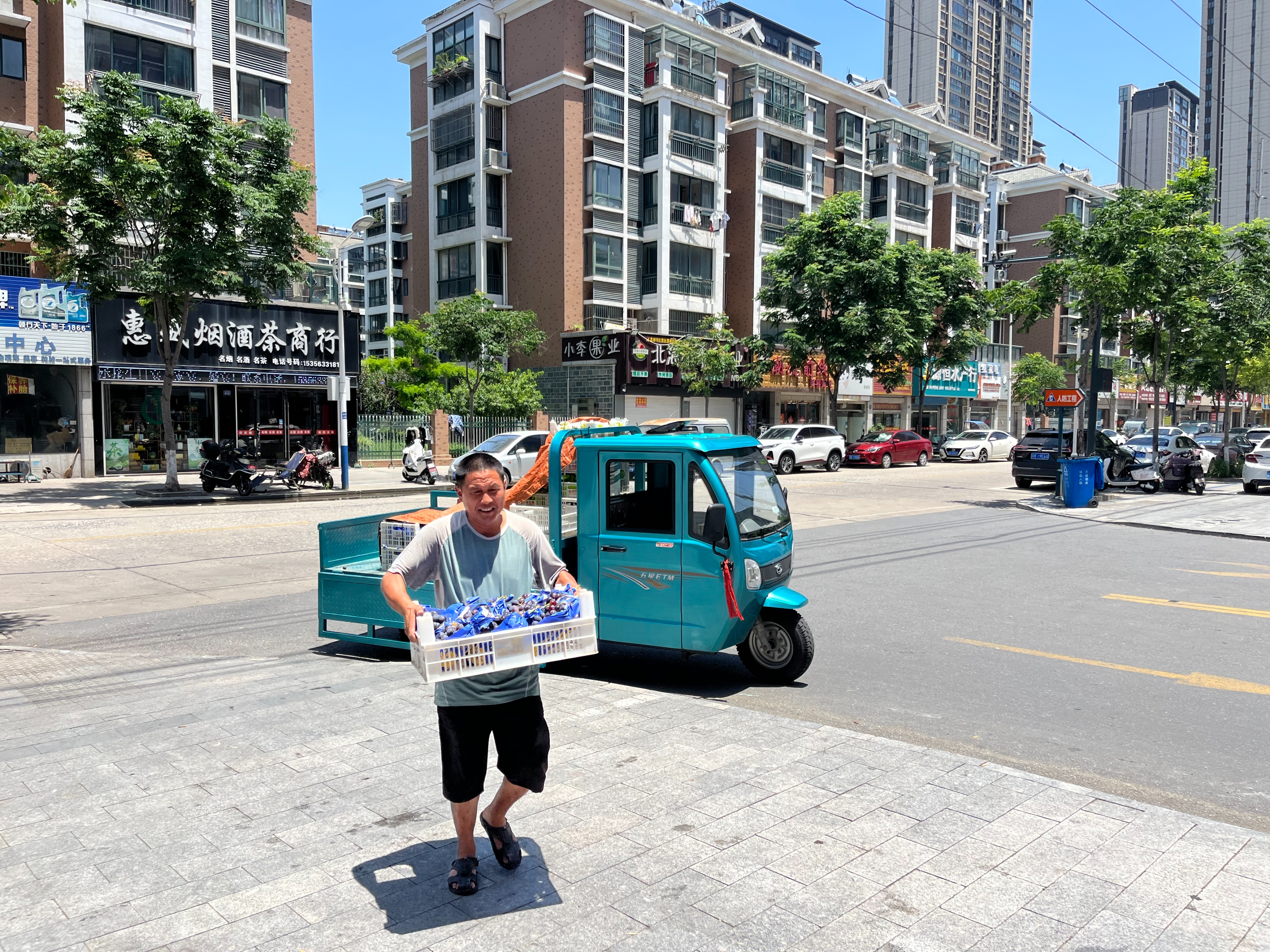 高凤香：送葡萄的高邮人（散文）