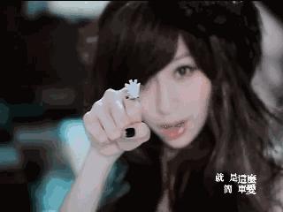 被男友公开*夜初**时间，40岁翻红的“甜心教主”，为何总遇渣男？