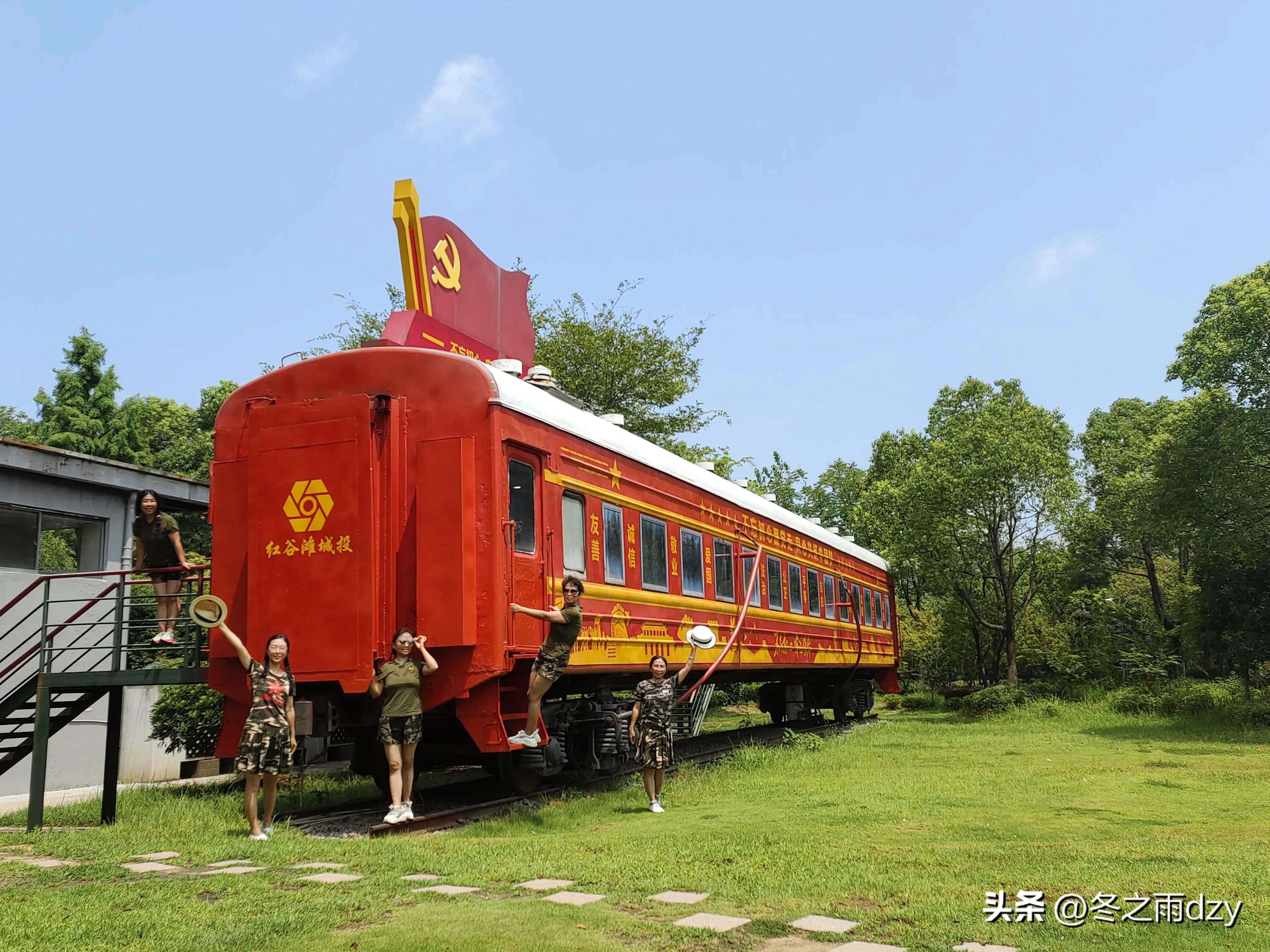 南昌舰主题园凤凰洲湿地公园,凤凰洲建军广场