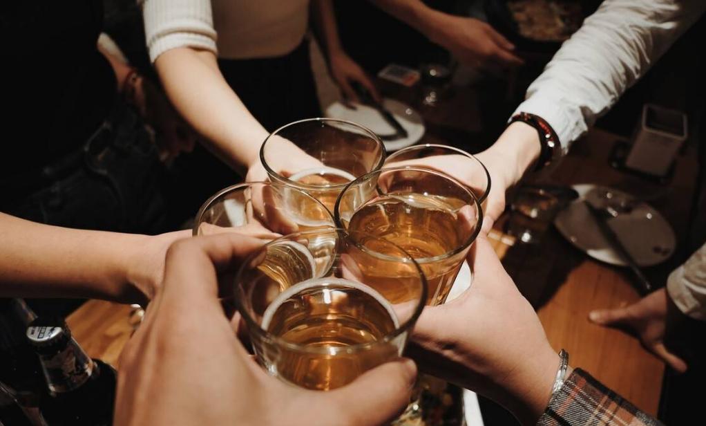 祸害女性的“液体快乐丸”多可怕?“听话水”为何会让人乖乖听话