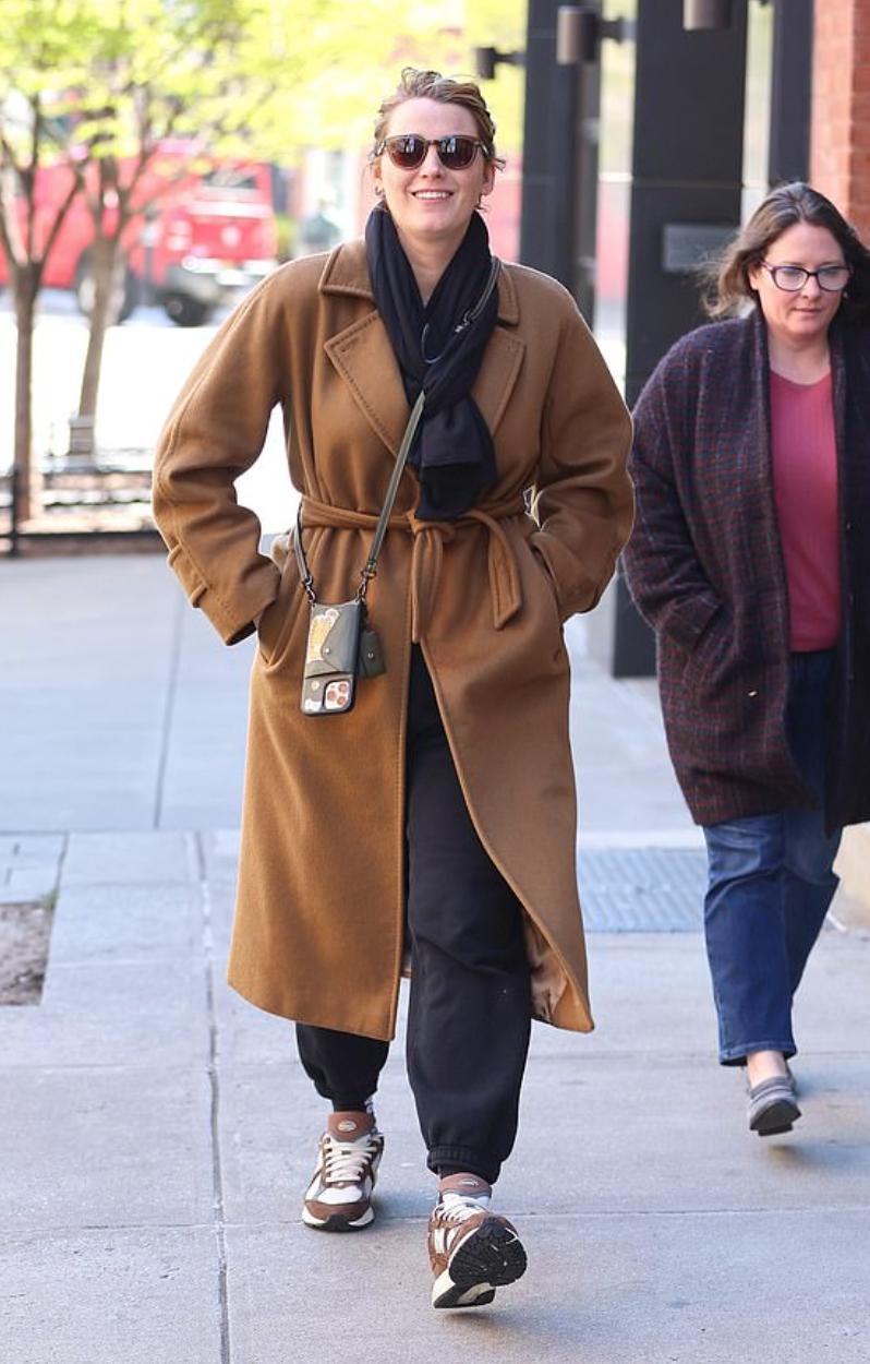 布莱克莱弗利官宣四胎女宝,布莱克莱弗利出席活动