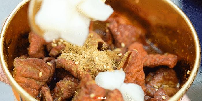 被套头了，「炸卤虎皮肥肠王」来了