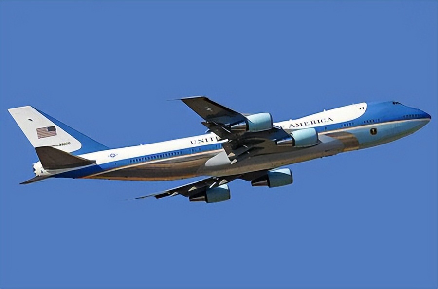 美国最牛的武装直升机,美国最牛飞机加一次油飞多少公里