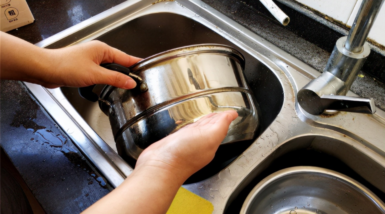 油烟机脏了怎么办,“液体胶水”预防油污沾染