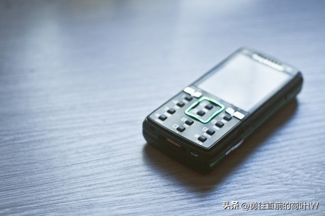 第一部手机是谁发明的,你们啥时候拥有的第一部手机