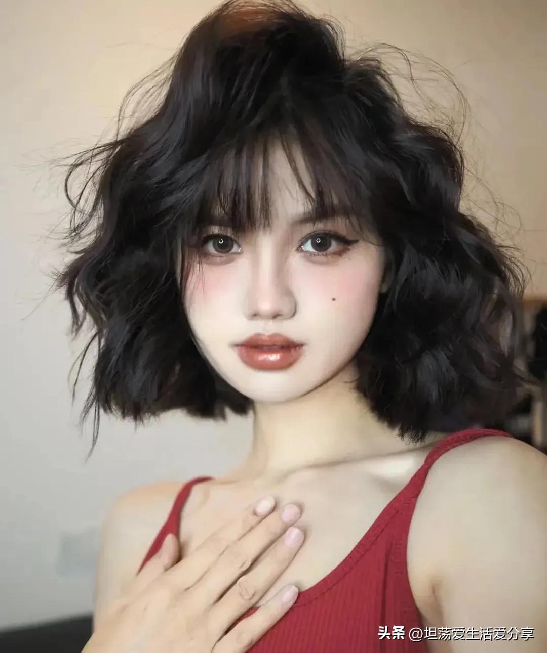 短头发蛋卷头发型正面,俏皮短蛋卷头戴什么帽子