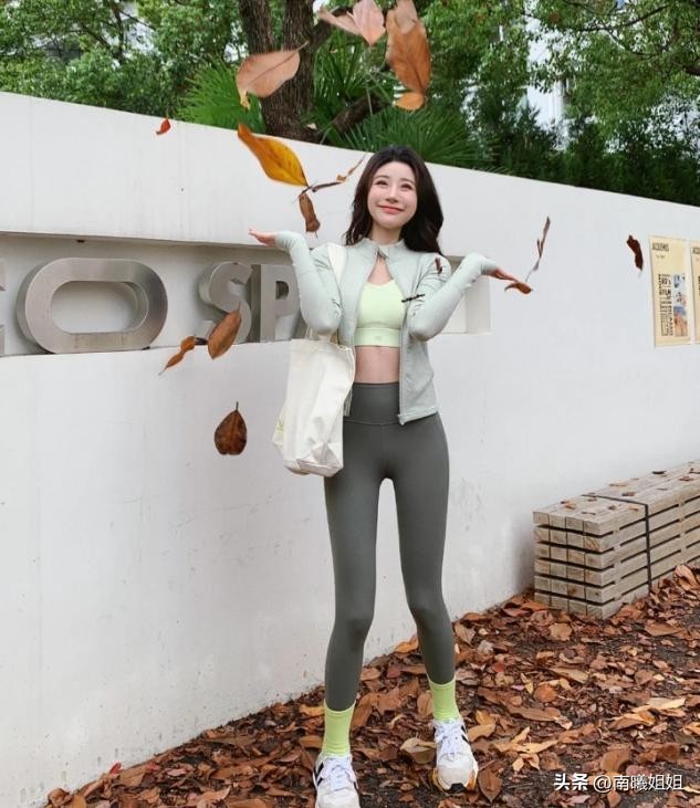 今年最流行的瑜伽服短袖上衣,瑜伽服上衣时尚最新款短袖
