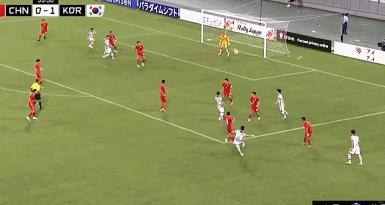 国足2-1逆转泰国朱辰杰手球,国足输越南朱辰杰哭了