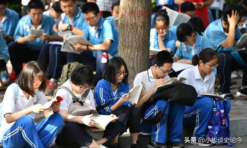 高考分数中等考虑专业还是学校,低分考生是注重专业还是学校