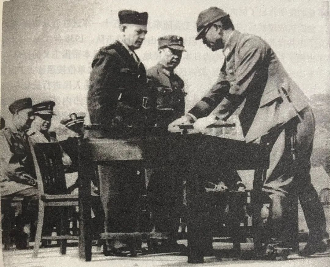 1945，八路军胶东全控，为什么容忍美军占领青岛？