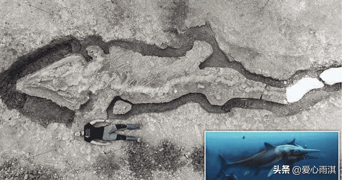 珍贵照片，日军*杀屠**老百姓强奸妇女，用刀剖开肚子，看看多残忍