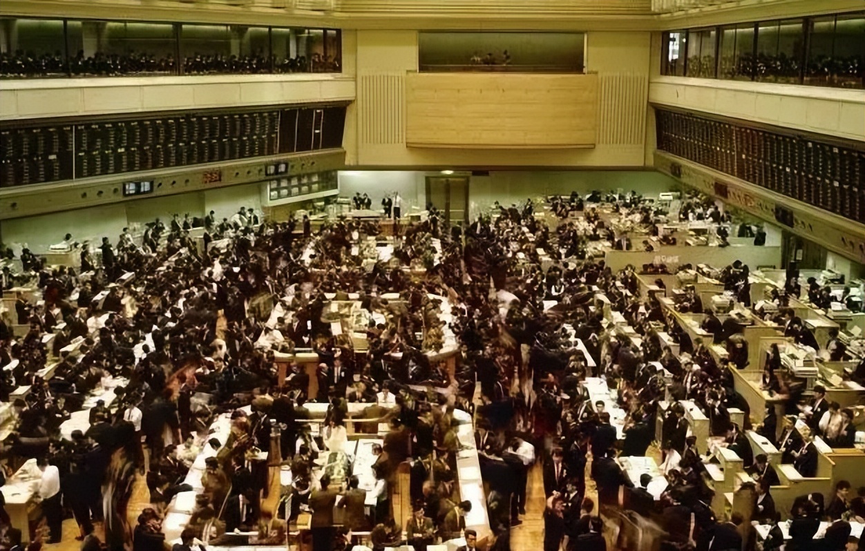 日本房价崩之后的经济轨迹,日本房价暴跌贷款买房的人怎么办