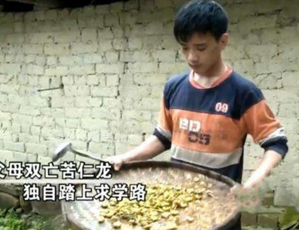 父母双亡孩子捡垃圾考上清华大学,13岁男孩父母双亡考上北大纪录片