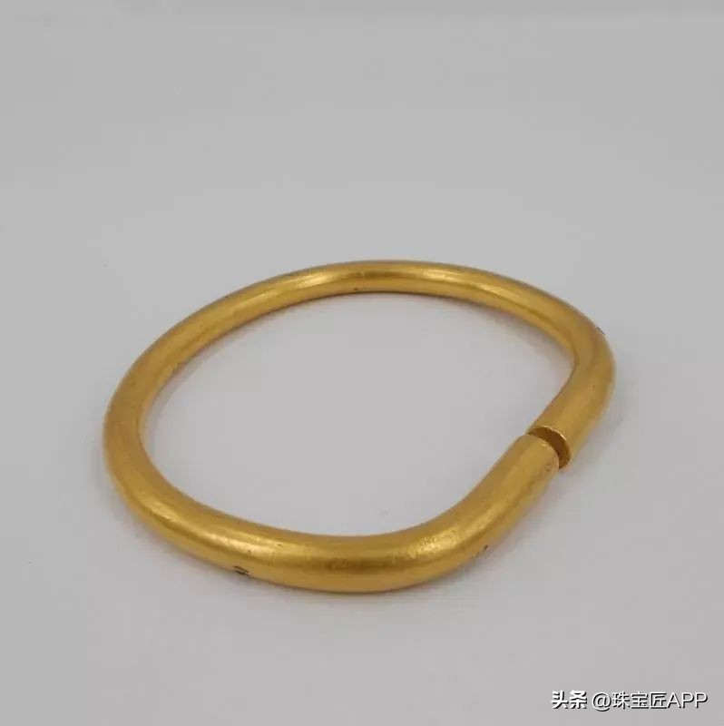 以前的黄金发黄现在的黄金发红,黄金变白变红变黑是怎么回事