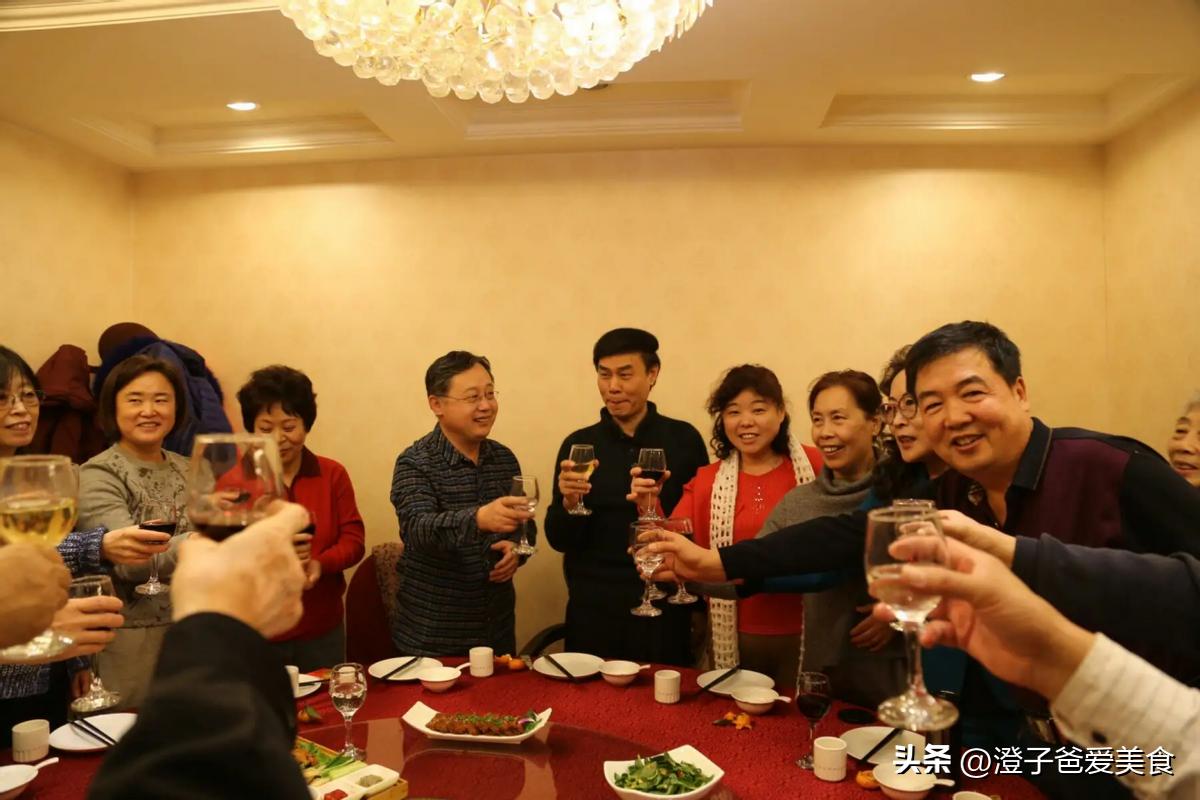 路边烟酒店靠什么赚钱,无人光顾的烟酒店是怎样赚钱的