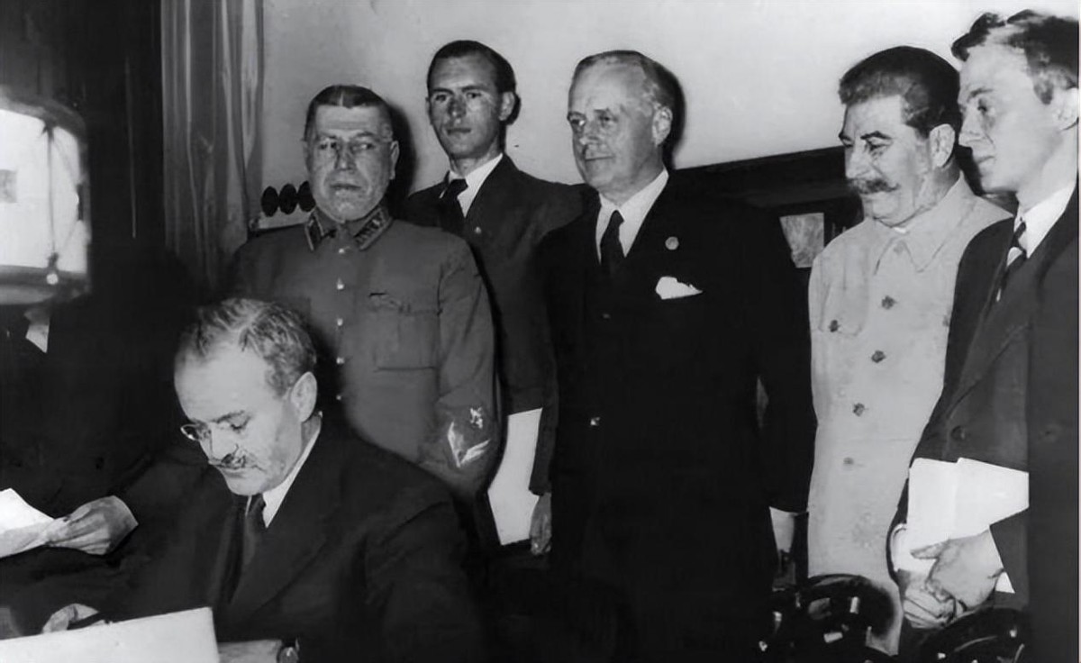 作为发达国家的捷克，为何走上自甘堕落的道路，沦为情色天堂？