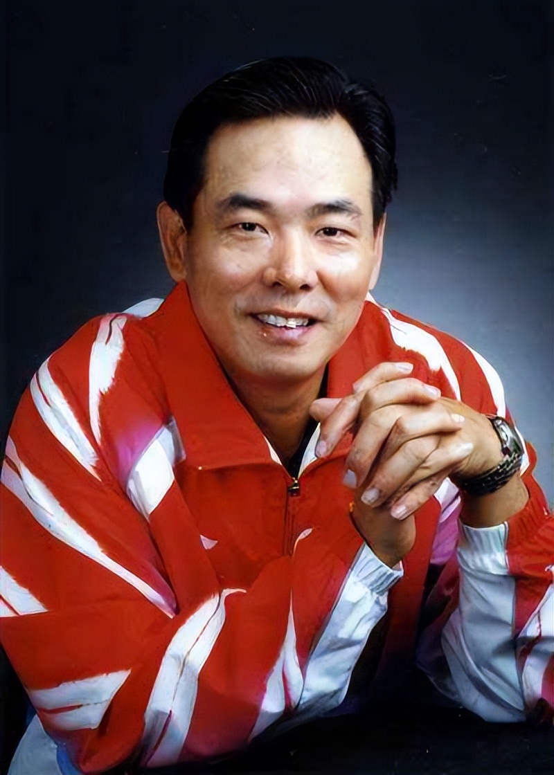 乒坛名帅蔡振华：曾向朋友借房住，儿子是当红男星