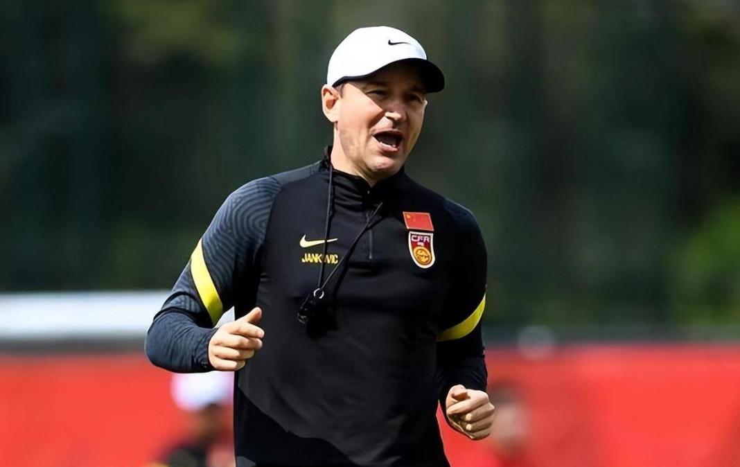 中国男足足球教练最新消息,中国足球队教练名单公布最新消息