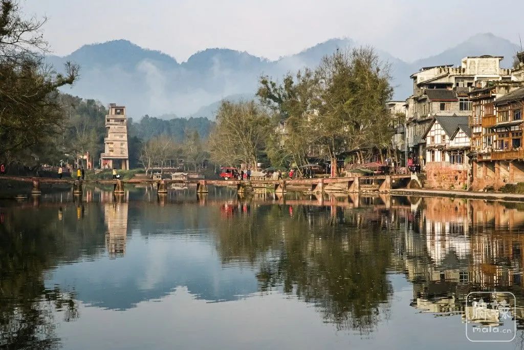 辛夷诗评|向内书写与向外表达——黄钟诗歌浅析