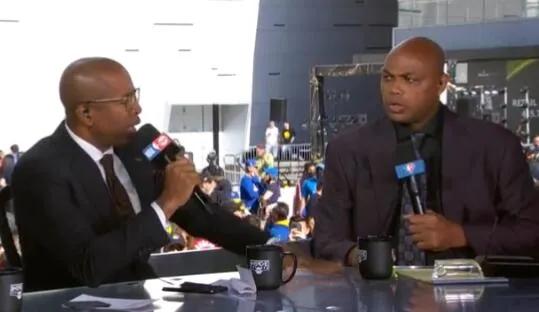 半场仅得29分勇士难翻盘东契奇,巴克利:东契奇应主动下滑其数据