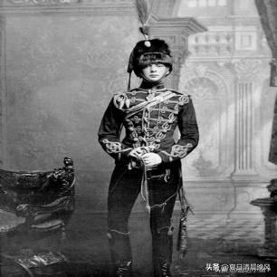 珍贵照片，日军*杀屠**老百姓强奸妇女，用刀剖开肚子，看看多残忍