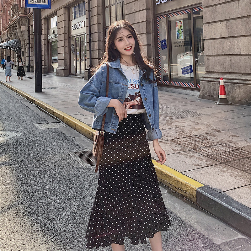 牛仔短款风衣外套怎么搭配,牛仔风衣外套短款如何搭配