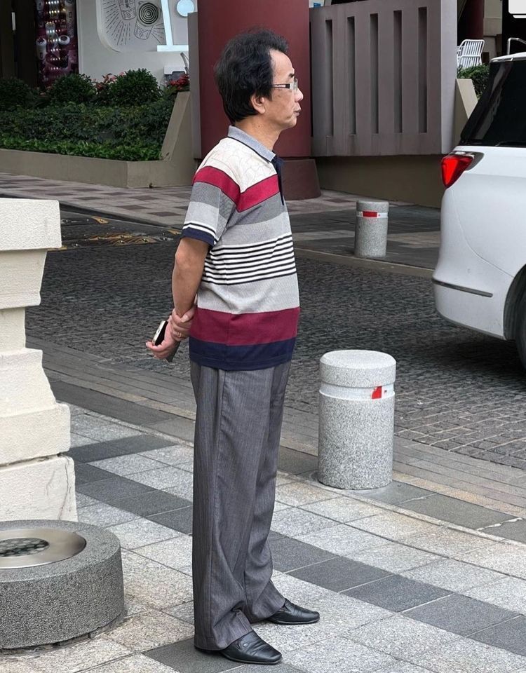 60岁大叔穿休闲鞋好还是老爹鞋好,40岁男人照样可以穿帆布鞋