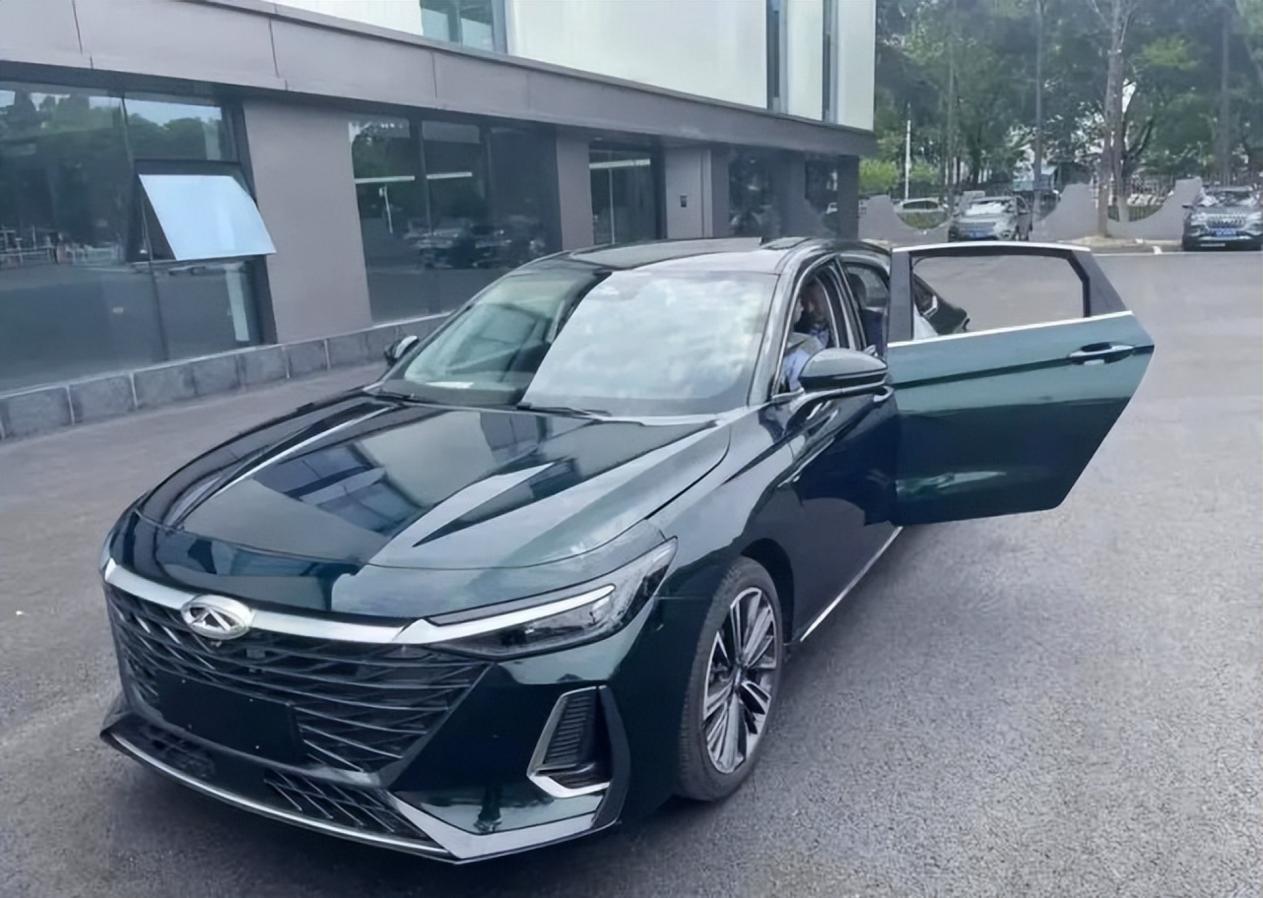 奇瑞艾瑞泽8对比长安uni-v,奇瑞艾瑞泽8新款2022手动挡