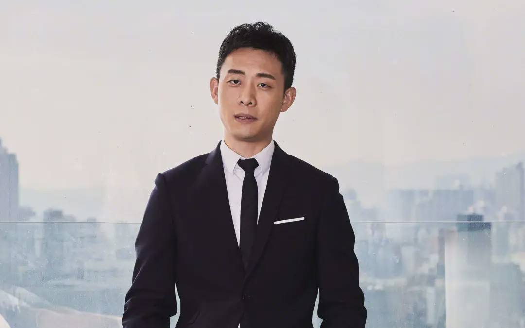 演员张译照顾植物人初恋女友十年,痴情艺人张译苦守植物人初恋10年