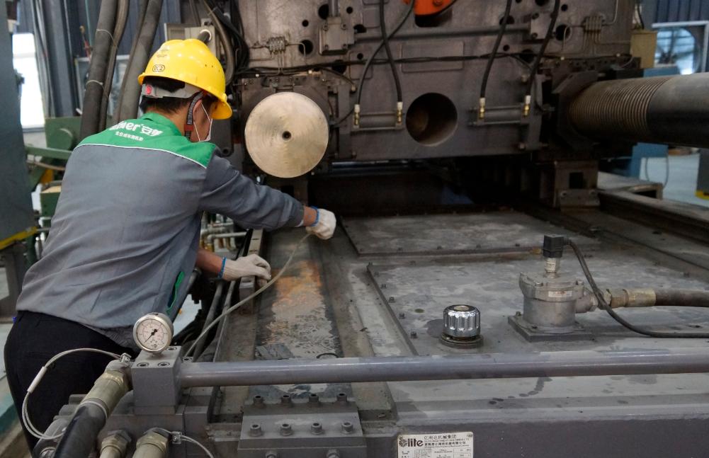 好多人都不知道：旧油竟然“勾兑”新油？换油不对，损失加倍！